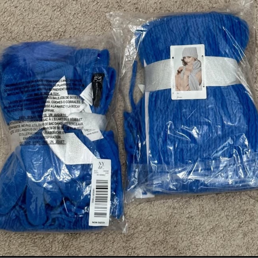 NWT NEW YORK & COMPANY 3 PC Hat Gloves Scarf Wrapped Set Non-Sized Blue